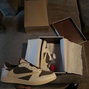Dead Stock Travis Scott Jordan 1 low mocha
